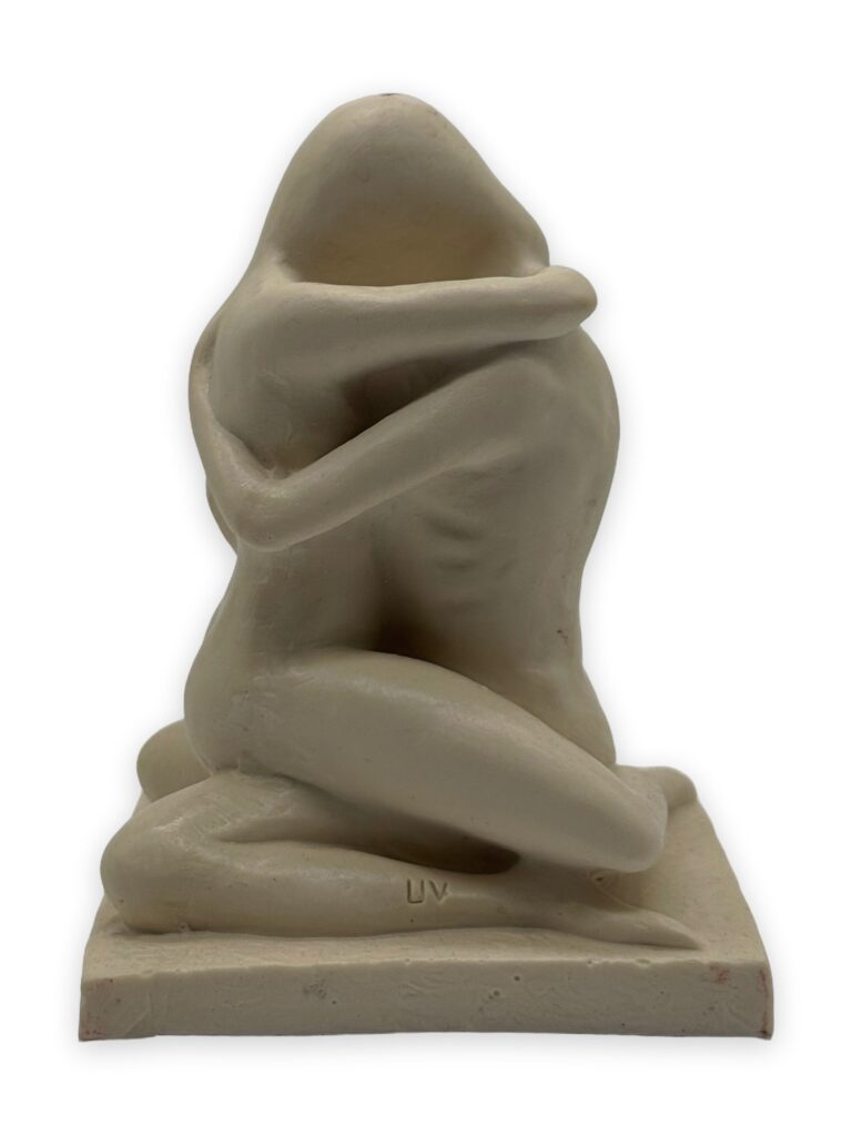 Abbraccio, h 18cm, similmarmo pat bianca