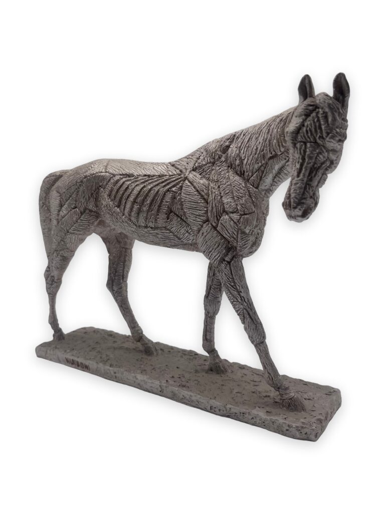 Cavallo di pietra, 34x12x26cm patina bianca