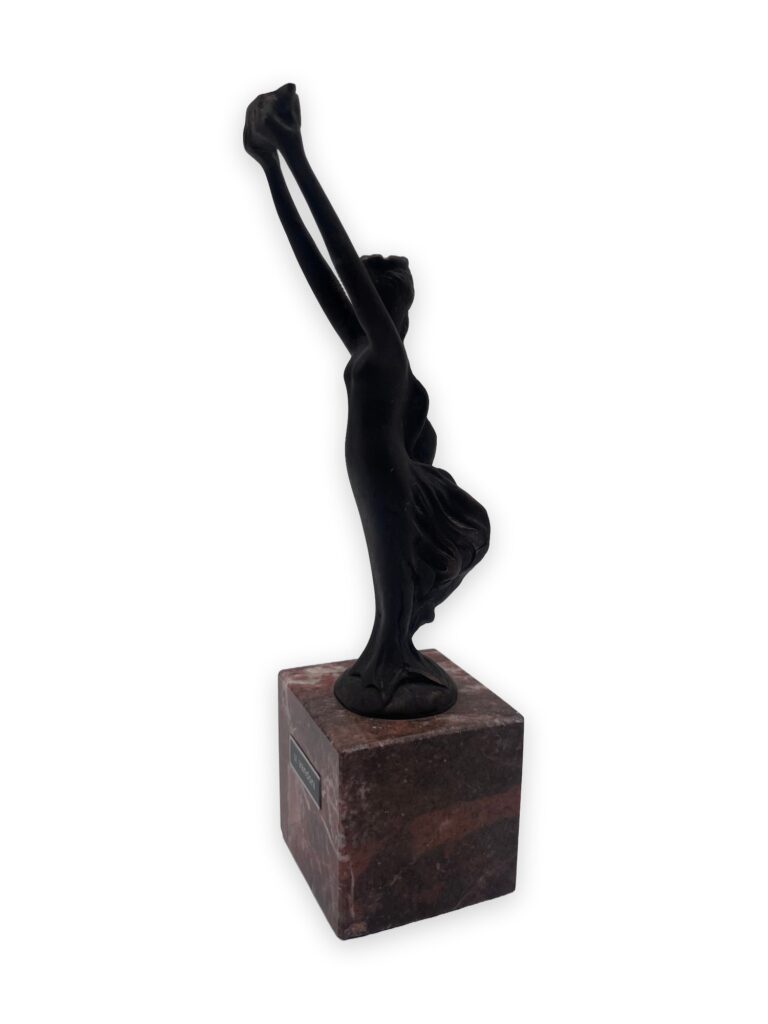 Donna con incudine, h19cm, bronzo origin