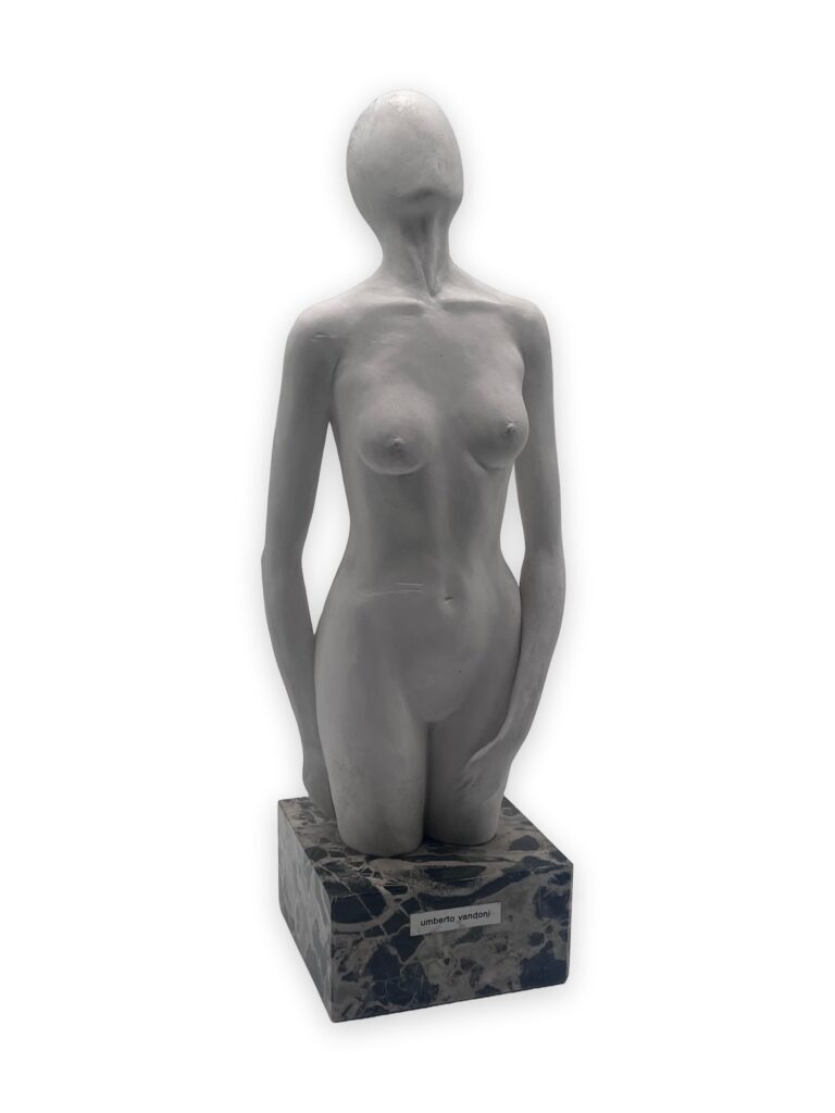 Fanciulla al sole, 12x8x29cm, similmarmo