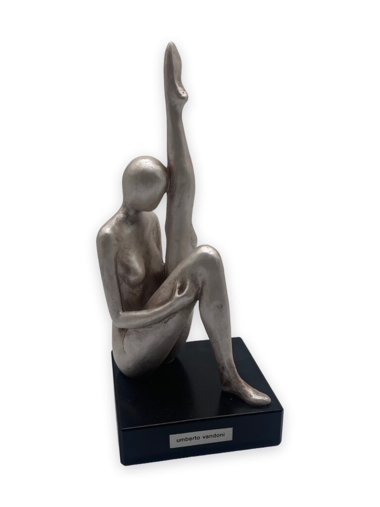 L'allieva, 11x11x24cm, similmarmo pat argento