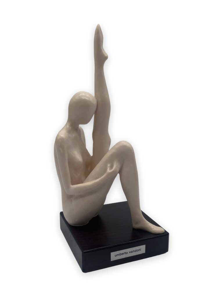 L'allieva, 11x11x24cm, similmarmo pat bianca
