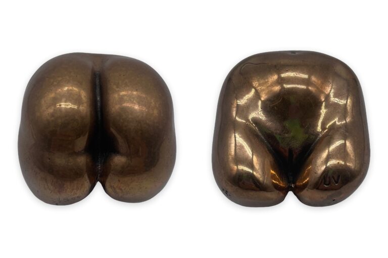Sasso donna, fusione bronzo, pat oro, retro e fronte
