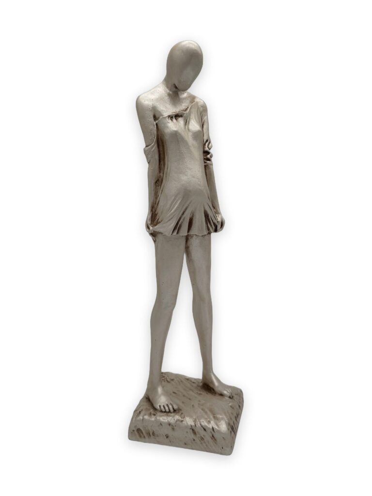 Timidezza, h35cm, resina patina argento